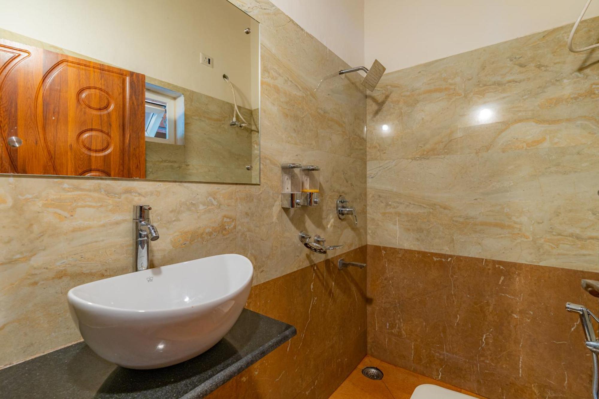 Q Swarga Retreat Otel Attigundi Dış mekan fotoğraf
